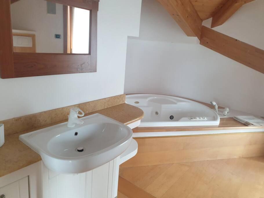 Mansarda Con Terrazzo E Giardino Altopiano Di Pine Apartment